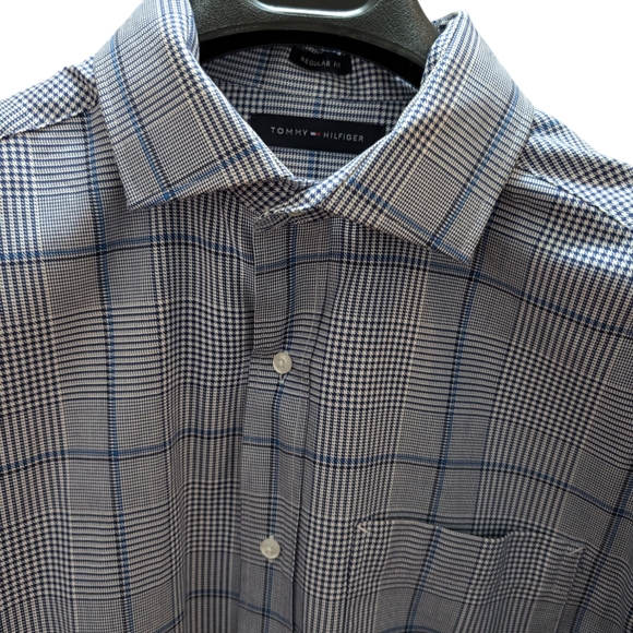 Tommy Hilfiger button up - Picture 3 of 10